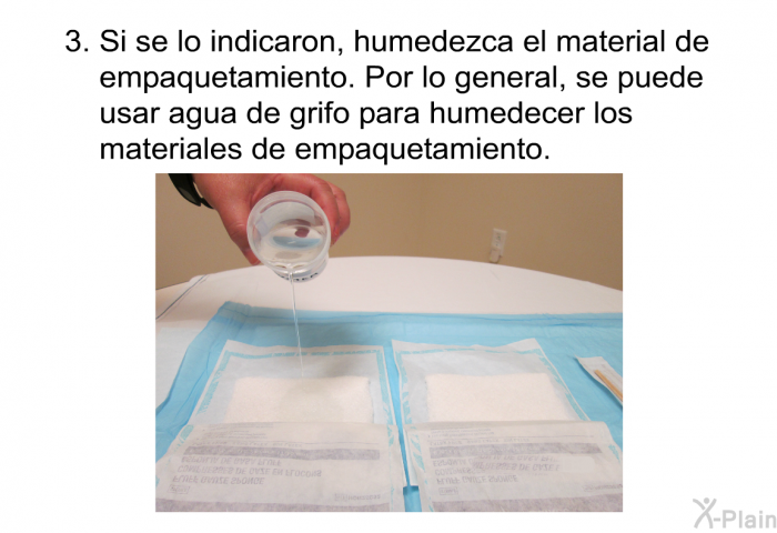 Si se lo indicaron, humedezca el material de empaquetamiento. Por lo general, se puede usar agua de grifo para humedecer los materiales de empaquetamiento.