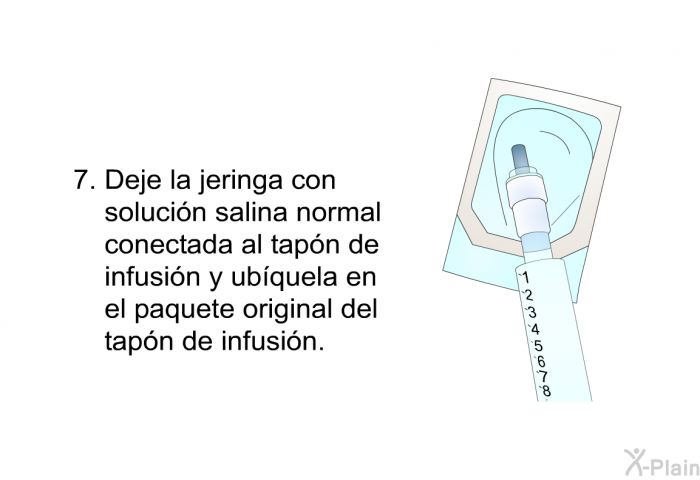 Deje la jeringa con soluci�n salina normal conectada al tap�n de infusi�n y ub�quela en el paquete original del tap�n de infusi�n.