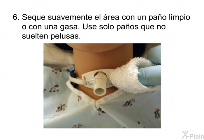 Seque suavemente el �rea con un pa�o limpio o con una gasa. Use solo pa�os que no suelten pelusas.