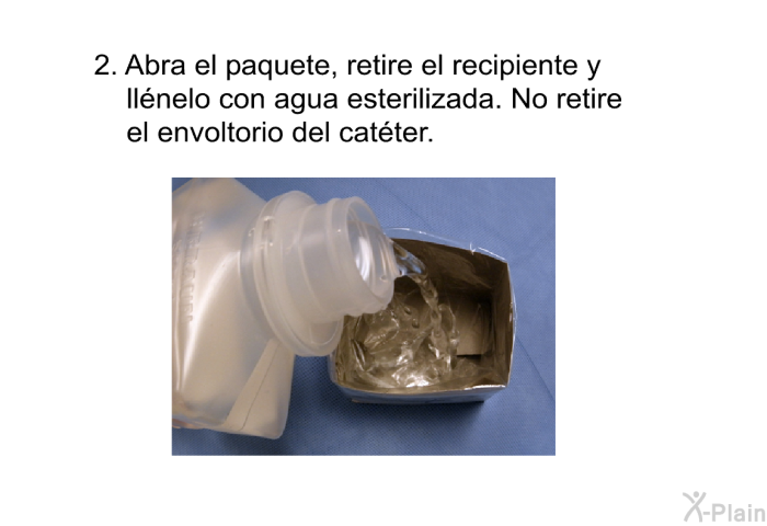 Abra el paquete, retire el recipiente y ll�nelo con agua esterilizada. No retire el envoltorio del cat�ter.